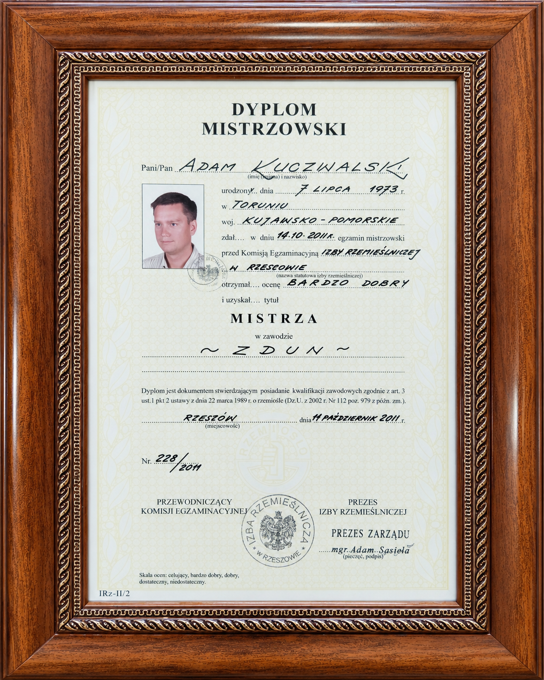 Dyplom mistrzowski z fotografią właściciela Pomorskiego Centrum Kominkowego