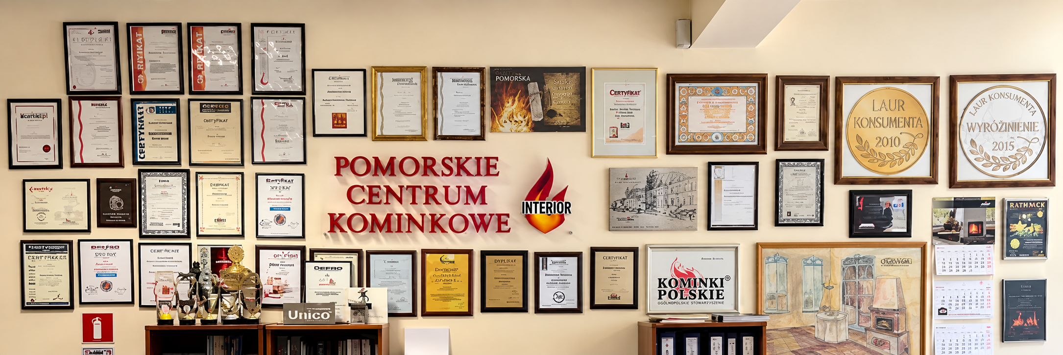 Tablica wyróżnień i certyfikatów Pomorskiego Centrum Kominkowego